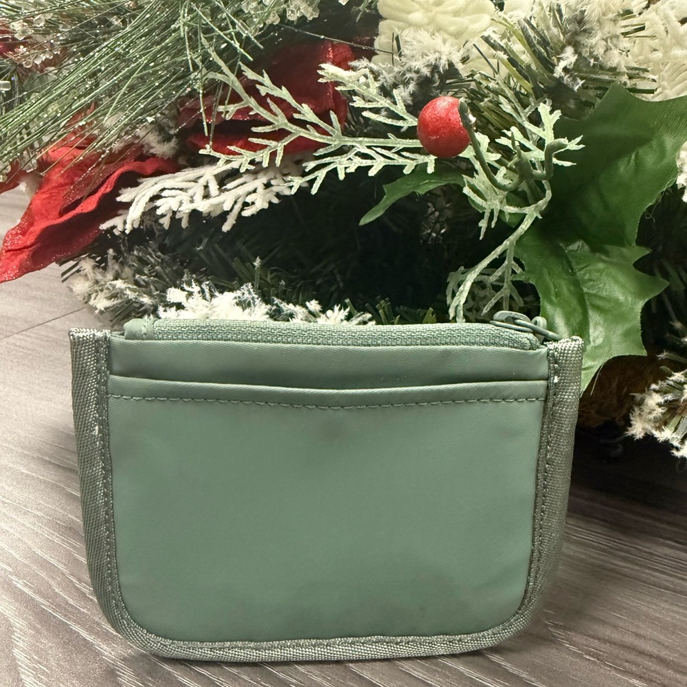 Lululemon True Identity Card Case One Size Gray Eucalyptus - Pre-owned  - Picture 2 of 12